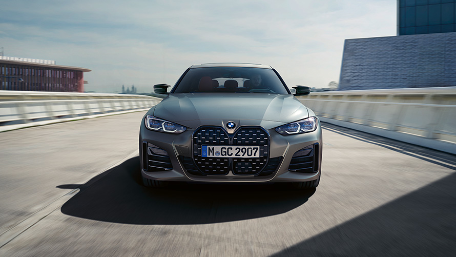 BMW M440i xDrive Gran Coupé G26 2021 Frozen Pure Grey metallic front view on the road